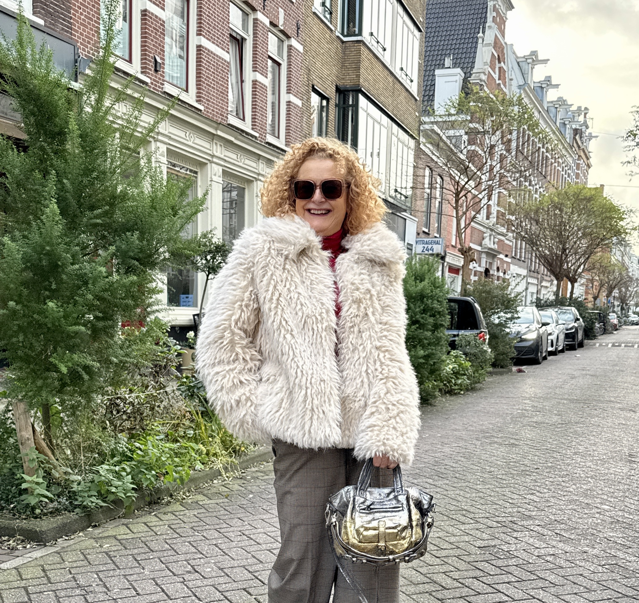 Faux fur jassen zijn trend én blijven dat in 2026 (en deze zijn nu in de sale)